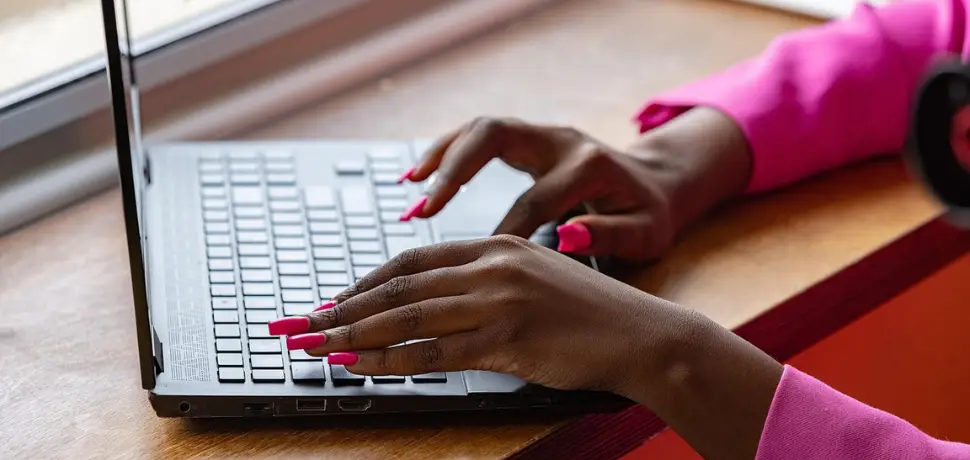 Comment créer son entreprise quand on est maman : guide pratique pour réussir - MyDigitalex